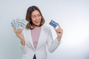 A lady deciding between spending cash or using a credit card.